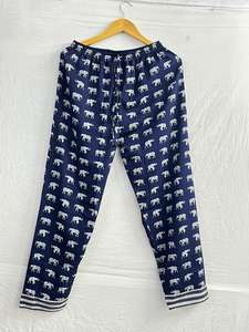 Conjunto de Pijama Premium para Mujer, Ropa de Dormir Suave, Ligera y Elegante para Noches Acogedoras, Pijama de Algodón Estampado - Product Image 5