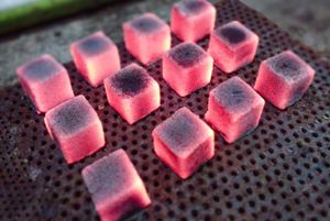 Briquettes de charbon de noix de coco dans des modèles d'oreiller en morceaux de cube pour l'utilisation de barbecue de narguilé de Shisha - Product Image 5