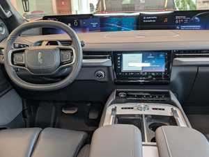 Elección Más Vendida 2025: SUV Lincoln Navigator Reserve 4WD, Motor V6 Twin-Turbo de 3.5L - Product Image 6