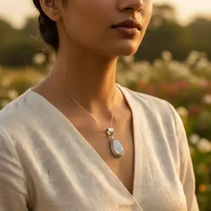 Collier pour femme en argent 925, perle d'eau douce, diamant, pierre de lune, pendentif en forme de larme, design cœur flèche, style religieux bouddhiste, cadeau - Product Image 3