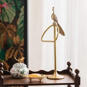 Porte-serviettes en laiton idéal pour les espaces de salle de bain élégants, offrant une construction durable, une finition élégante, parfait pour un usage quotidien à la maison - Product Image 1