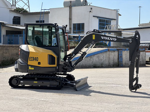 Mini-excavatrice sur chenilles Volvo ECR40, machine d'excavation compacte pour travaux de construction et agricoles, disponible à la vente - Product Image 6