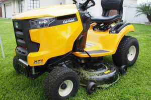 Cortadora de Césped Industrial de Bajo Precio y Alta Calidad, Cub Cadet XT1 LT42, Motor Diésel de 2 Tiempos, con Batería - Product Image 2