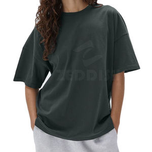 Les t-shirts surdimensionnés pour femmes vous gardent chic et détendue toute la journée dans des t-shirts surdimensionnés pour femmes - Product Image 1