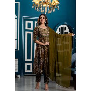 Ensemble Anarkali Salwar Kameez brodé de style pakistanais et indien en vert foncé avec pantalon et dupatta - Product Image 1