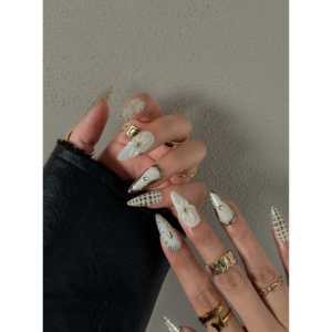 Uñas Artificiales Barrocas Color Marfil, Elegantes y Atemporales - Product Image 2