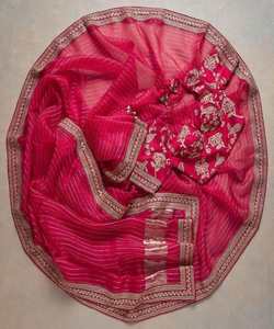 Sari chic en soie banarasi, georgette et coton, avec broderie artisanale et bordure luxueuse en zari pour les fêtes - Product Image 6