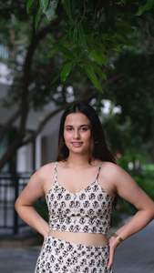 ชุดเซ็ตเสื้อผ้าแฟชั่นทันสมัยสำหรับผู้หญิง ผ้าเรยอนลายดอกไม้ สไตล์อินเดีย เสื้อคลุมและกางเกงขายาว ชุดลำลอง เหมาะเป็นของขวัญสำหรับเธอ - Product Image 3