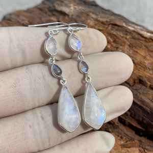 Pendientes colgantes de piedra lunar natural, plata de ley 925, 1.2 pulgadas de largo, hechos a mano, joyería de moda, regalo para mujeres y hombres - Product Image 3