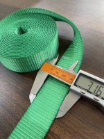 Vietnam memproduksi sling webbing poliester hijau 3cm-3.2cm dengan ketebalan 2.2mm, kualitas tinggi, harga pabrik.