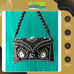 Pochette élégante pour femme en métal perlé, légère, avec doublure en soie de luxe, capacité 1-1,9 L, idéale pour les soirées. - Product Image 2