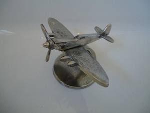 Figurine de bureau vintage en aluminium en métal Supermarine Spitfire, présentoir d'avion à collectionner, décor à la maison - Product Image 2