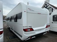 Achetez une caravane de voyage légère, imperméable, à double essieu, d'occasion en bon état, 6 couchages, avec cuisinière et douche