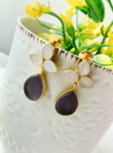 Boucles d'oreilles pendantes plaqué or de luxe Pétale blanc Floral & Dark Teardrop Gemstone Statement Jewelry - Product Image 5