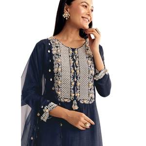 Blue Moti Threadwork Dola Silk Sharara Suit con Organza Dupatta para fiestas nocturnas al por mayor Recepciones festivas y personalizadas - Product Image 4