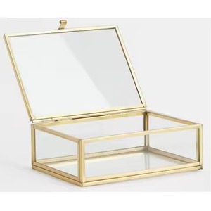 Caja de Joyería Tradicional de Metal y Hierro con Cristal Transparente Pequeño, Estuche para Exhibición de Anillos, Color Dorado, Forma Rectangular - Product Image 1