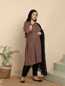 Kurta Recta Estampada a Rayas de Algodón para Mujer con Pantalón y Dupatta, Largo hasta la Pantorrilla, Cuello Mao, Manga Tres Cuartos, Multicolor - Product Image 2