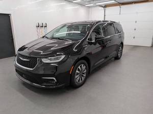 Venta de autos Chrysler Pacifica Plug-In Hybrid Select Select 4dr Mini-Van usados en oferta. - Product Image 5