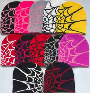 Conception personnalisée Bonnet d'hiver unisexe de haute qualité, teint en blanc, de couleur unie Bonnet tricoté en acrylique sans manchette avec crâne - Product Image 1