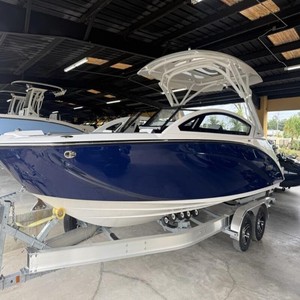 Lancha de Lujo de 27 Pies con Doble Motor, Modelo 2026, Embarcación Marina Premium para Deportes Acuáticos y Paseos Familiares - Product Image 1
