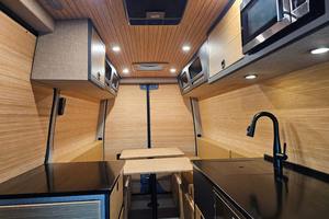 LUXURY RIDE 2022 Sprinter 2500 4x4 ~7 800 milles, Turbodiesel V6, 4 roues motrices, conversion en camping-car - Product Image 6