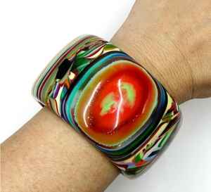 Bracelet de manchette en résine de style vintage hautement poli et personnalisé pour femmes d'Inde - Product Image 2