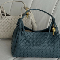 Bolso de Mano Plegable Personalizado con Hebilla Metálica, Color Azul Oscuro, Diseño de Lujo para Mujer, Portátil y Duradero