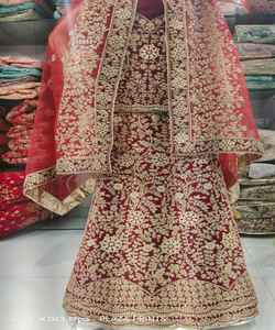 Vêtement de mariage Lehenga Choli en soie Georgette avec broderie et sequins, couleur rouge, prix de gros, vêtement ethnique Alphanumero - Product Image 5