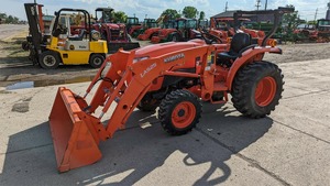 รถแทรกเตอร์ฟาร์มดีเซล L3901 4WD ปี 2018 พร้อม PTO ระบบยึดติด 3 จุด  พร้อมชุดเครื่องยนต์ ปั๊ม แบริ่ง มอเตอร์  กำลัง 37.5 แรงม้า - Product Image 3