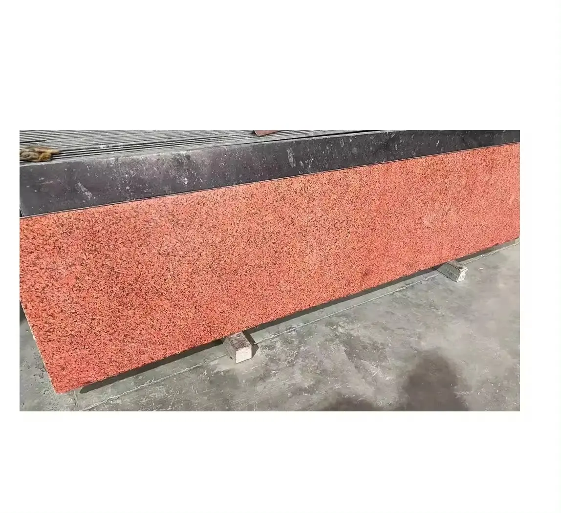Alta demanda de losa de granito rojo North Kharda de piedra natural para aplicaciones comerciales como encimeras y pisos