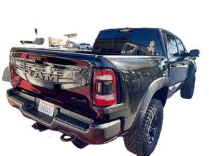 Camioneta Todoterreno de Alto Rendimiento 2024, Turbo V8 4x4, Cabina Doble, Volante a la Izquierda, Transmisión Automática, Techo Panorámico, en Oferta - Product Image 3