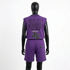 Conjunto deportivo morado para mujer de camiseta sin mangas y pantalones cortos de algodón premium de 300 GSM con logotipo bordado personalizado - Product Image 2