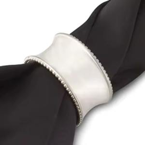 Servilletero con Forma de Corazón en Acabado Dorado para Decoración de Mesa en Bodas y Hogar - Product Image 3