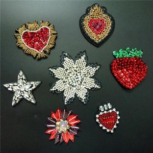 Appliques brodées de perles de cristal décoratives de qualité supérieure pour vêtements féminins, fabriquées en Inde - Product Image 1