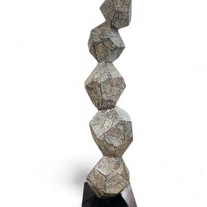 Sculpture Art Déco en nacre naturelle incrustée de coquillages, accent décoratif fait main pour la maison et le bureau - Product Image 1