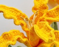 Bouquet de fleurs artificielles en tricot créatif, lys jaune magnifique, fini au crochet à la main, avec des feux d'artifice faits à la main