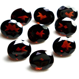 โกเมนสีแดงธรรมชาติเกรดท็อปแบบหลายเหลี่ยมเพชรพลอยตัดหลวมโกเมนหินชิ้นเล็กสำหรับทำด้วยตัวเองอุปกรณ์เสริมหินหลวมโอเอ็ม - Product Image 3