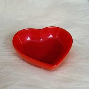 Bol en résine fabriqué à la main, parfait pour servir des collations, des fruits ou comme pièce décorative, apportant élégance et style à tout espace. - Product Image 1