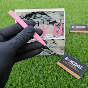 Pinzas de extensión de pestañas de acero inoxidable con punta rosa y negra de 45 grados de la mejor calidad, pinzas sostenibles de belleza con punta de fibra sólida - Product Image 3