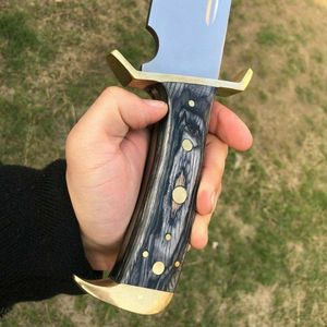 Nuevo Cuchillo de Caza de Acero Inoxidable de Alta Calidad con Borde Dentado, Mango de Color Resistente, Personalizable OEM para Camping y Bushcraft - Product Image 5