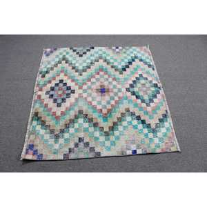 Alfombra turca vintage de 4.1x3.7 pies, alfombra decorativa, alfombra de lana con motivos de plantas y árboles en azul y verde. - Product Image 3