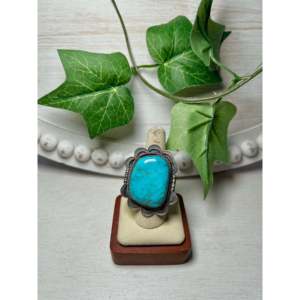 Anillo Ajustable de Plata de Ley con Turquesa Navajo Kingman, Baño de Rodio y Oro Rosa, Diseño de Bisel Moderno, Regalo Oficialmente Licenciado - Product Image 1