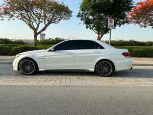 2017 Mercedes-Benz E63 AMG 4Matic V8 sièges en cuir à volant gauche d'occasion ACC régulateur de vitesse Euro6 Diesel Light R16 - Product Image 6