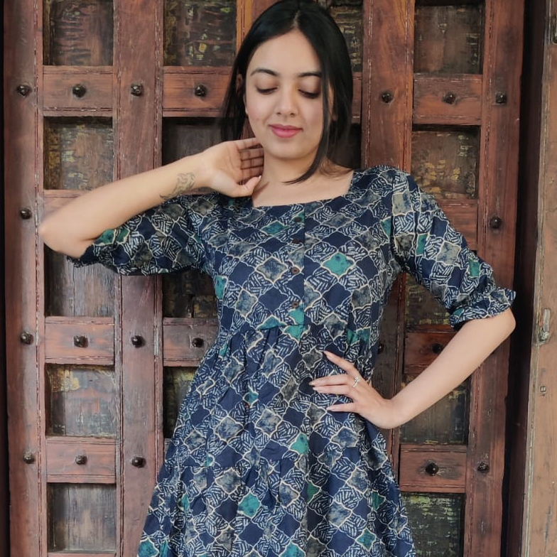 Indian Women's Cotton Square Neck Dress Casual Knee Length Design Indian Women's Cotton Square Neck Dress Casual Knee Length Design