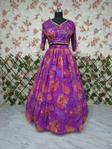 จำหน่ายชุดเลเฮนกาโชลีน้ำหนักเบาสำหรับงานเฉลิมฉลองกลางวัน ราคาพิเศษจากอินเดีย - Product Image 6