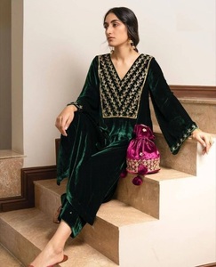 Création de DESIGNER indien et malaisien, broderie sur velours, KURTA avec pantalon pour fête-robe pour fête/mariage = 2023 - Product Image 1