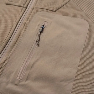 แจ็คเก็ตกีฬาฤดูหนาวแบบมีฮู้ดสำหรับทุกเพศ รุ่นปี 2025 ขายส่ง ผลิตจากวัสดุซอฟต์เชลล์ เป็นมิตรกับสิ่งแวดล้อม กันน้ำ น้ำหนักเบา ป้องกันลม ปิดด้วยซิป - Product Image 3