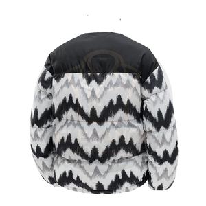 เสื้อแจ็คเก็ตพัฟเฟอร์ผ้าแคนวาสแบบคลาสสิกสำหรับผู้ชาย สวมใส่สบายในฤดูหนาว ผลิตจากโพลีเอสเตอร์หนา กันลม มีโลโก้ด้านหน้า จำหน่ายจำนวนมาก - Product Image 1