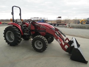 Tractor Compacto Case IH Farmall 45C, Equipo Agrícola de Uso Pesado con PTO, Elevador Hidráulico y Motor Duradero para Agricultura - Product Image 1