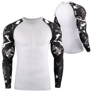 T-shirt de compression tendance à séchage rapide pour hommes, rash guard pour l'entraînement en salle de sport, rash guard en vente en ligne - Product Image 1